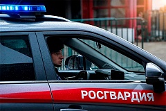 Московские росгвардейцы задержали гражданина, подозреваемого в нападении с ножом в торговом центре на северо-западе столицы